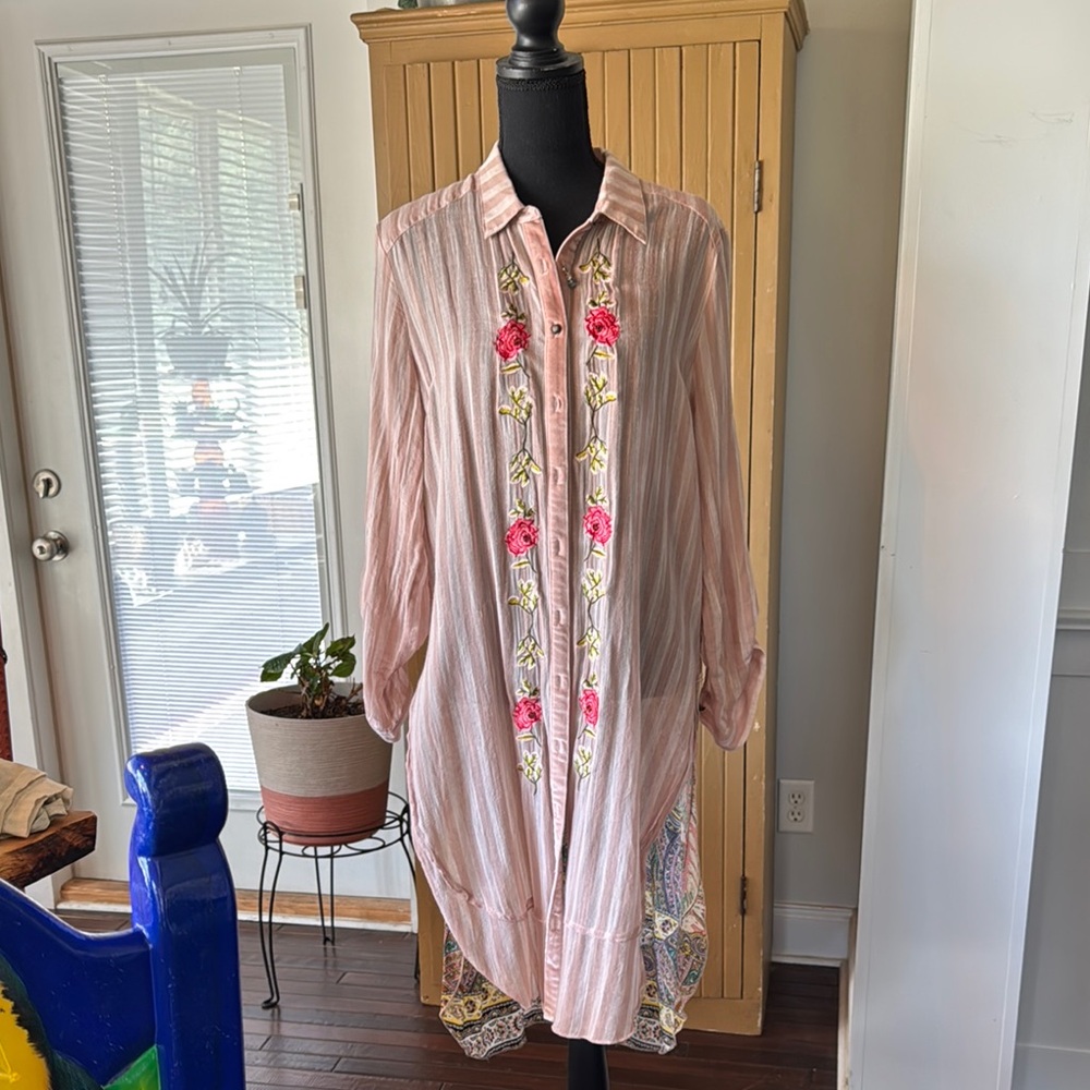 Pink Arrata button up tunic